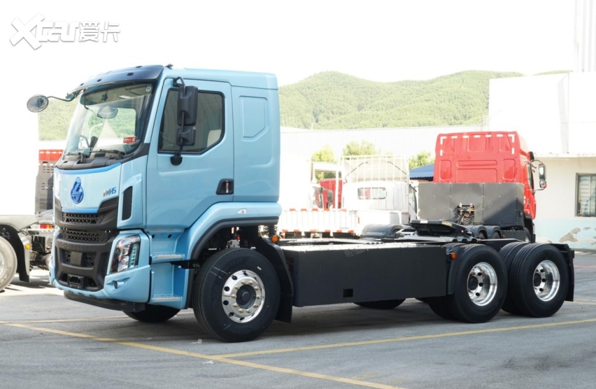 乘龙H5超轻版纯电牵引车：极致轻量化 打造物流增收新标杆