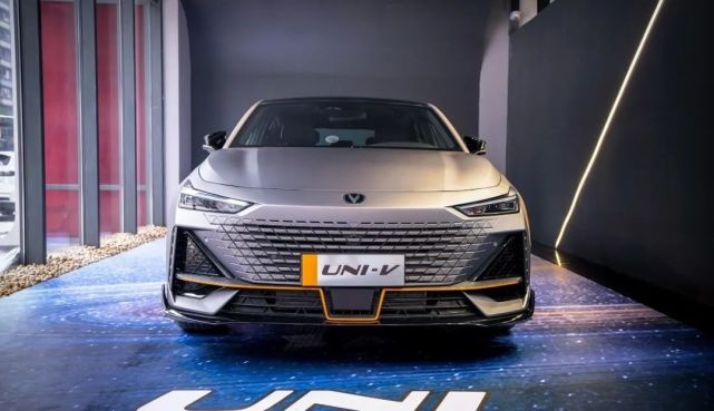 特斯拉凑出了SEXY CAR，长安用UNI-V正式完成“KTV”组合