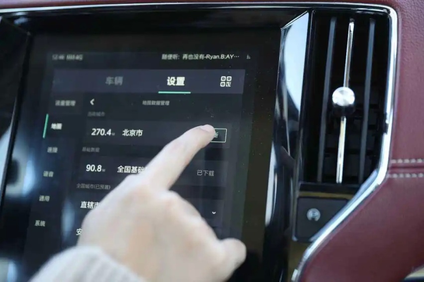 荣威的「双标」战略，如何讲好中国品牌向上的故事？