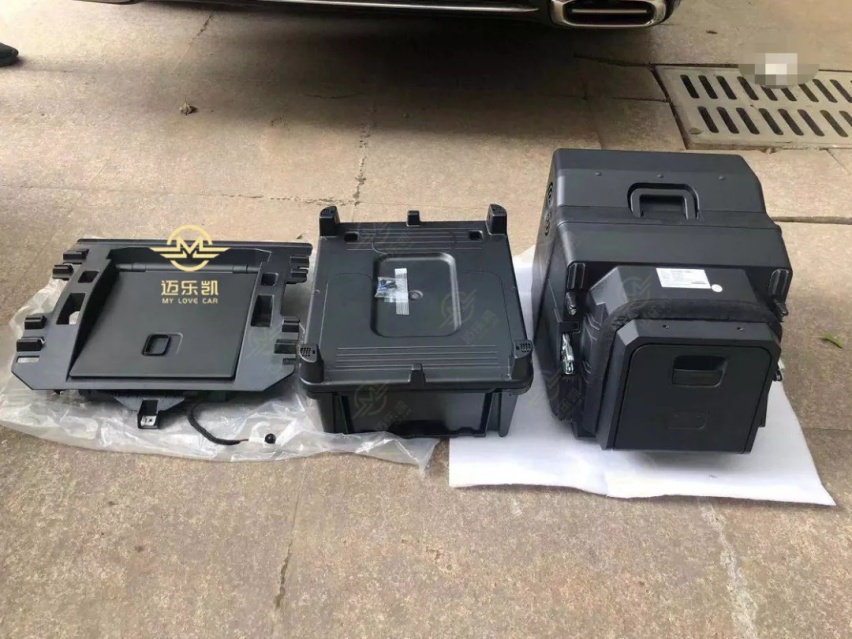 一百多万的车冰箱长什么样？21款迈巴赫S480改原厂车载冰箱