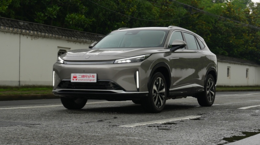 10万买家用SUV，荣威D5X DMH迎战宋Pro DM-i，怎么选？