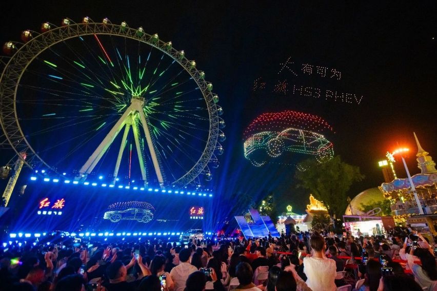 旗妙欢乐夜，红旗H5 2025款、红旗HS3 PHEV双车上市