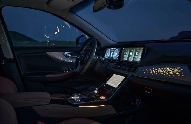 穿越70℃的沙漠抵达5200m珠峰大本营，一台国产车，北京X7能行
