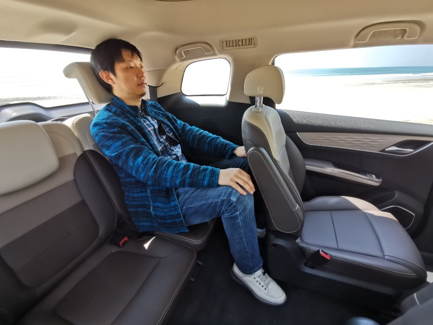 试驾宋MAX DM-i，终于遇到既好开又省油的MPV