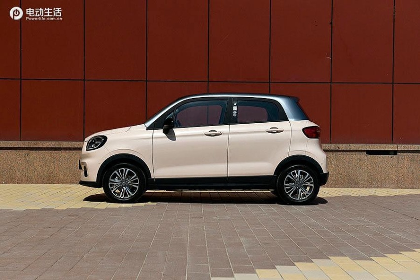 微型精品家庭用车 实拍2021款零跑T03 400豪华版