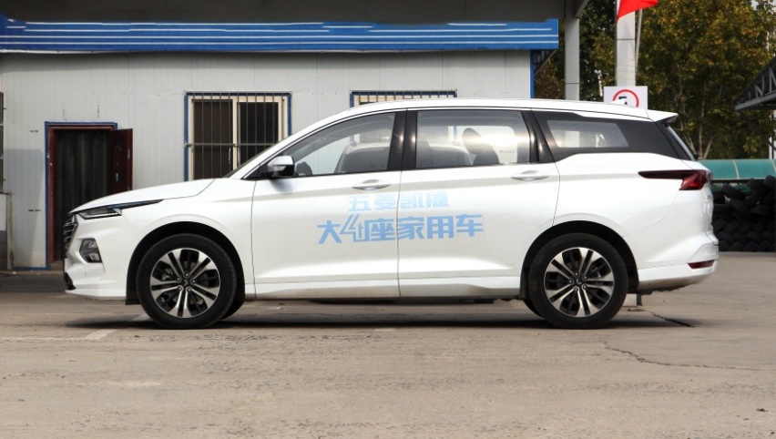 人民的五菱打造家用车，良心价8万多起，长近4米9，摸透了国人？