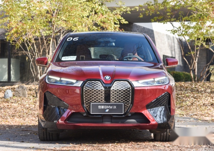 宝马iX对比奔驰EQS SUV，谁是百万元电动车天花板？