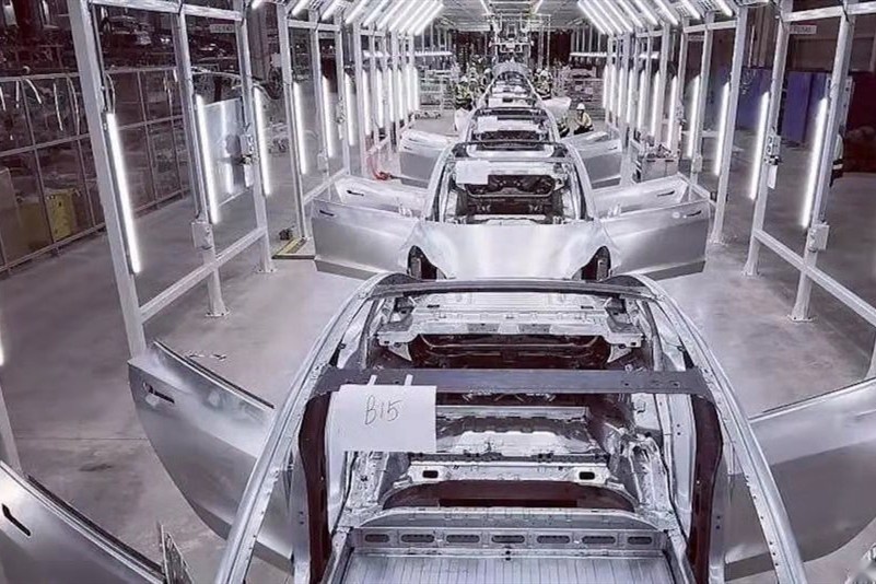 国产特斯拉Model3亮相，设计延续，售价35.58万元