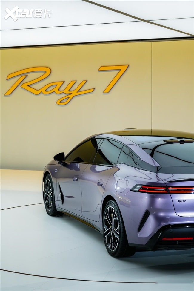 年轻人第一辆电耗低纯电轿车推荐哪款？Ray7 十分适合新手