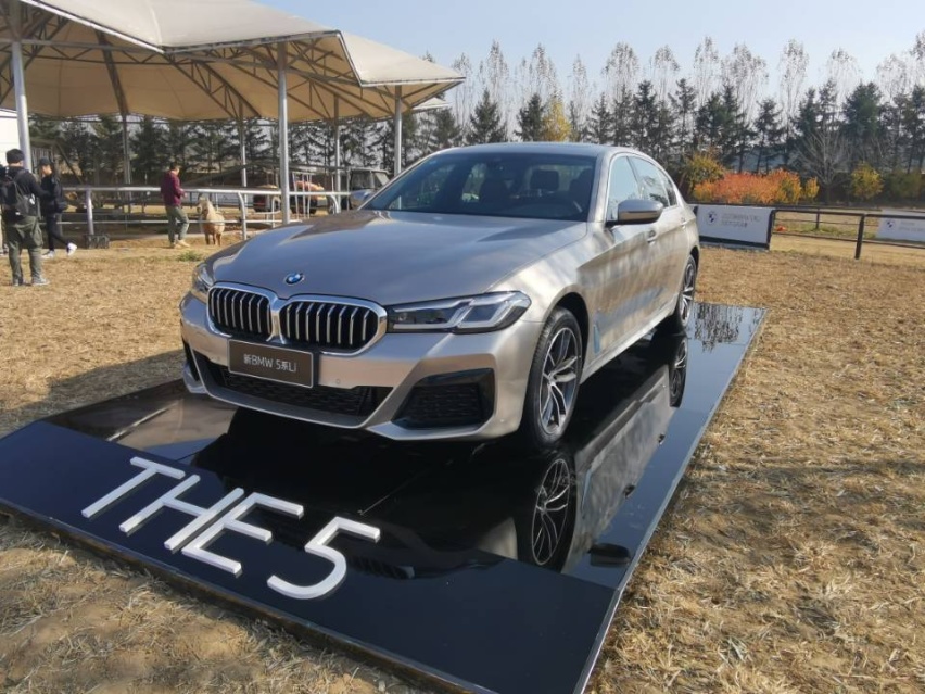 “5”上荣耀，享受与宝马为伴的快乐——驾驭新款BMW5系Li