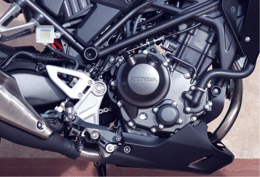入门复古街车，本田更新2022款CB250R，昭和前减震配滑动离合
