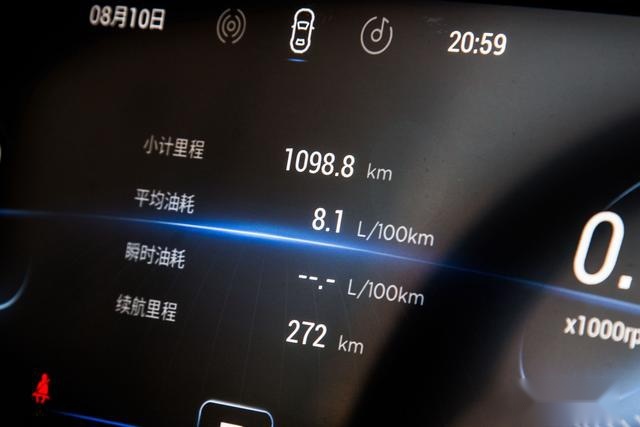 独库公路：十里不同路，一步一换天