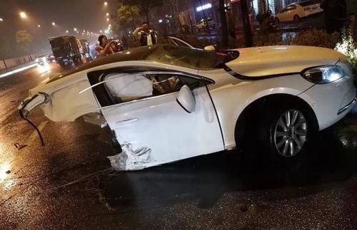 苏州奕泽追尾思域事件，说明什么问题？网友：中保研果然没被充值