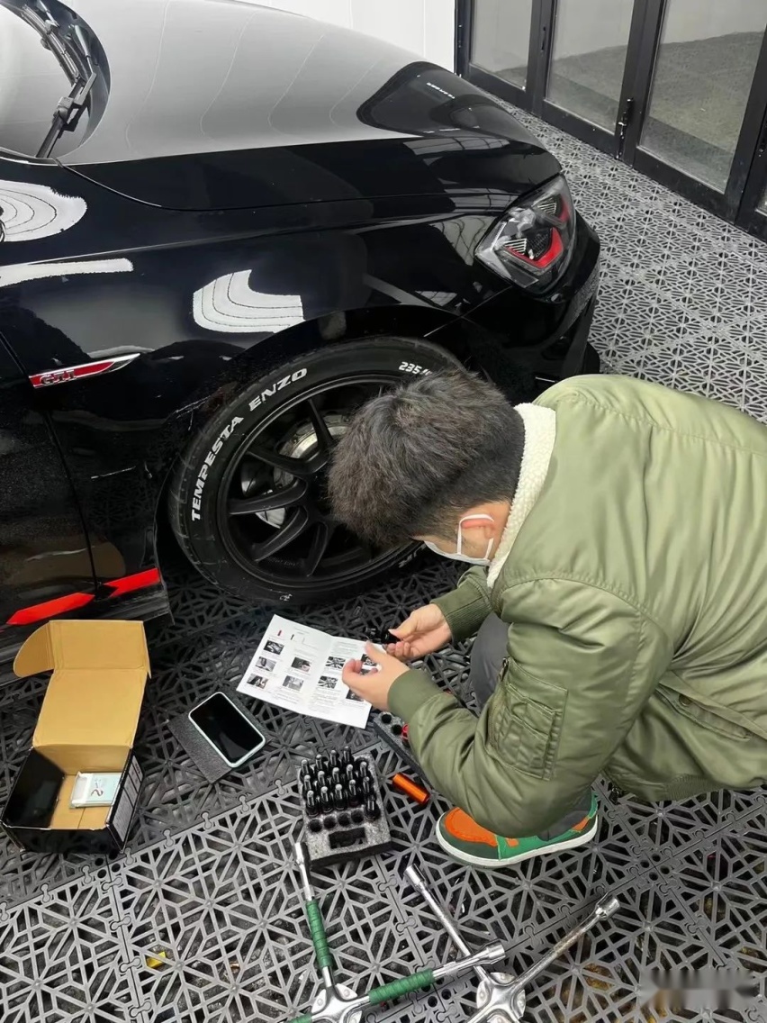 走街范的大众7.5代高尔夫GTi，这种干净素雅的感觉就很棒