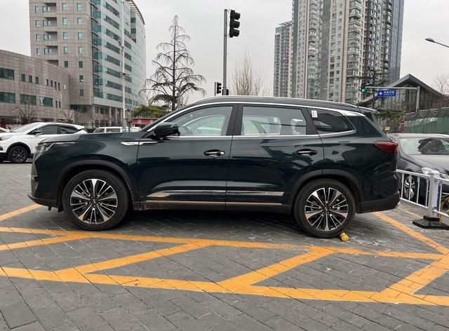 奇瑞瑞虎8家族又一新战力，燃油/混动任选，采埃孚四驱，5月上市