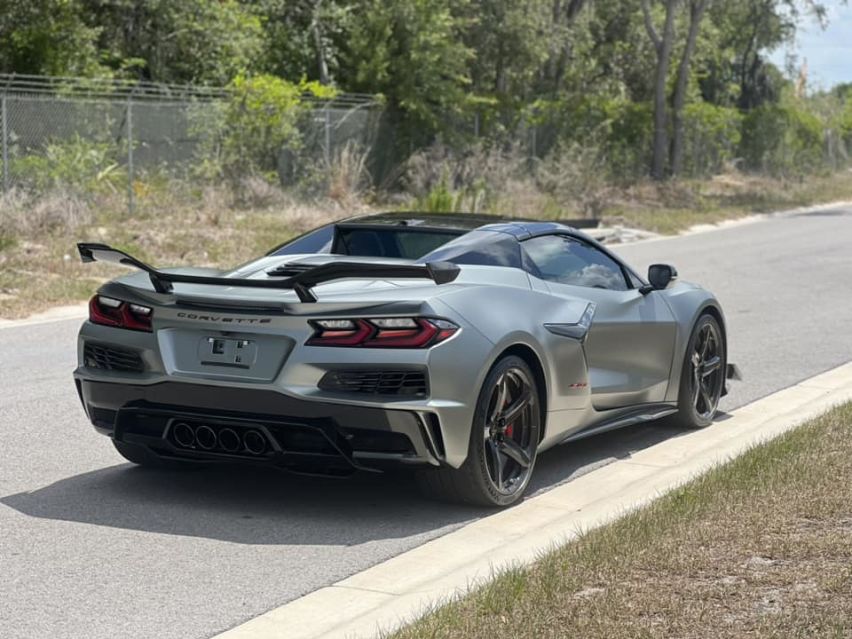 雪佛蘭 corvette c8 z06,跑車與啞光質感漆面更般配