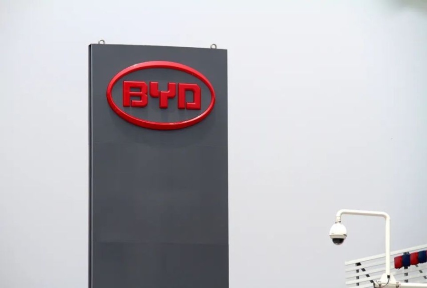 2023比亚迪年销量破300万 刷新中国汽车市场销售记录