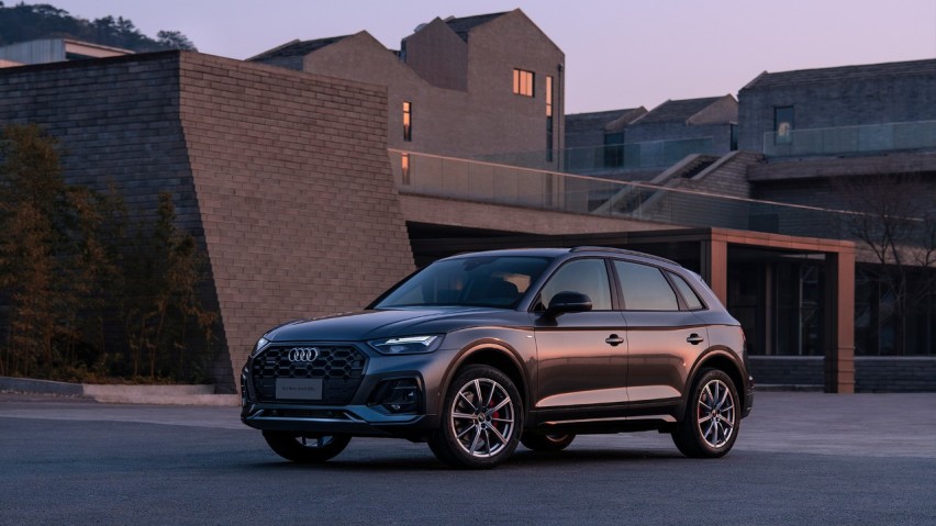 不惑之年咬牙入手一辆豪华中型SUV，Q5L还是航海家？