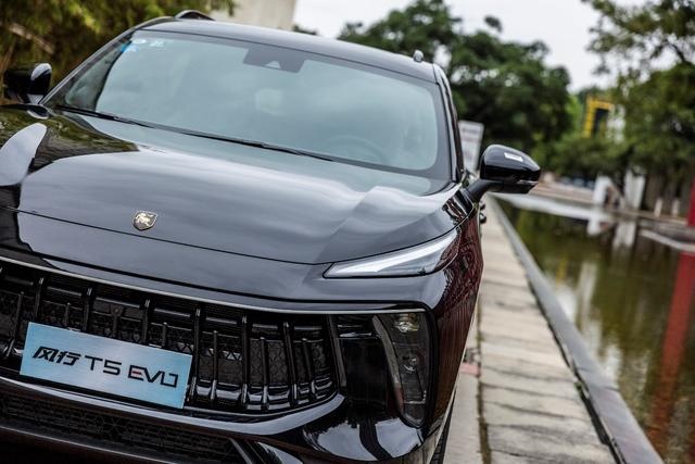 四出排气喷出197匹马力，开着风行T5 EVO，宛若