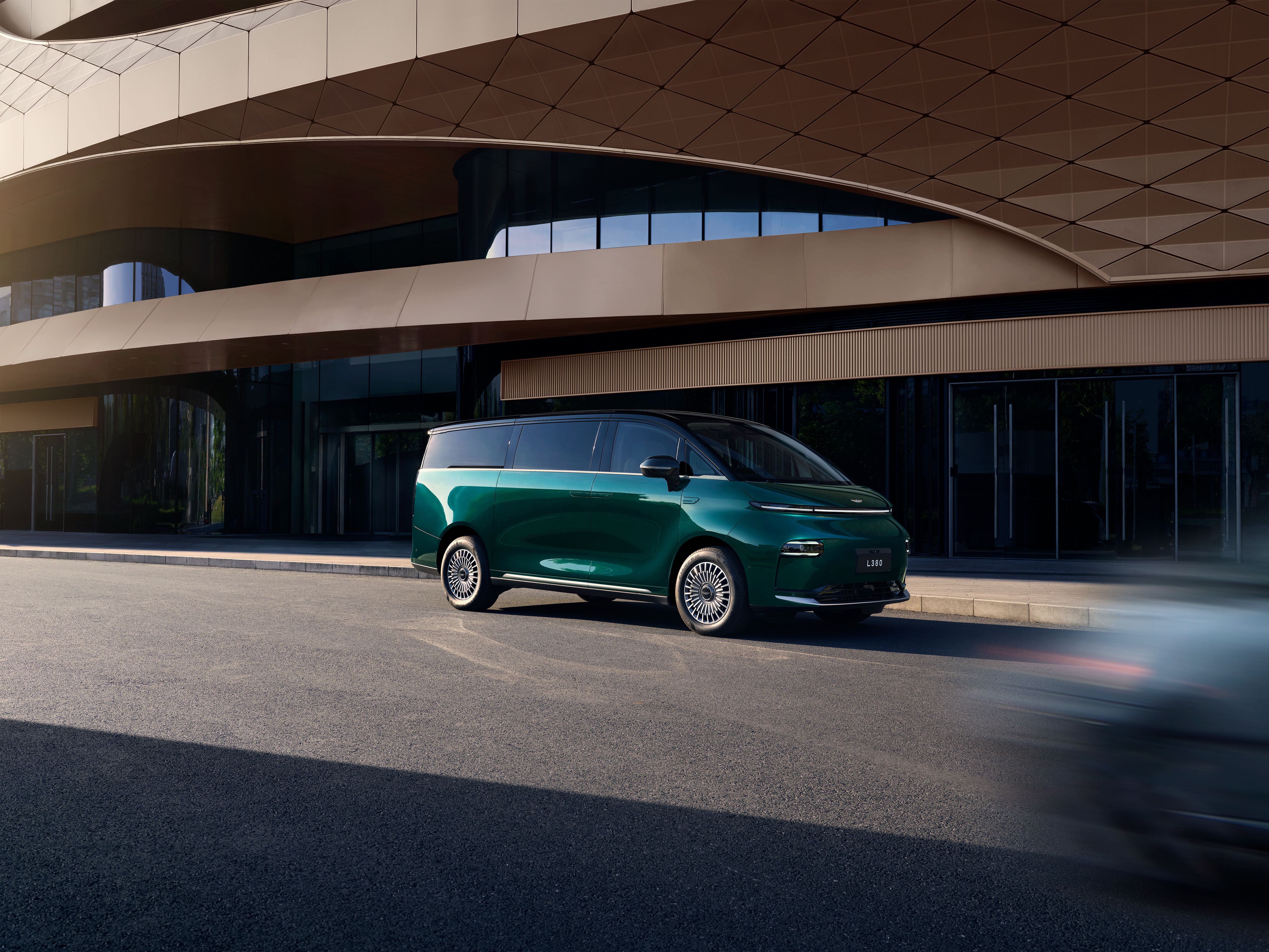 售價(jià)29.99萬(wàn)元起 吉利銀河翼真L380正式上市 售價(jià)29.99萬(wàn)元起 吉利銀河翼真L380正式上市