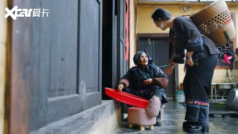 她的山路，她的光芒：十八洞村的苗族姑娘