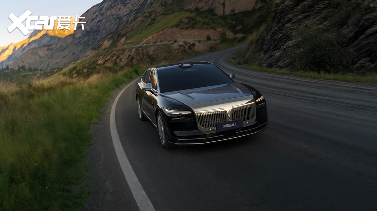 岚图追光L上市售 27.99万起！技术破局定义混动旗舰新基准