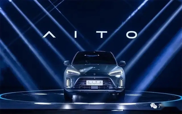 搭鸿蒙系统/续航超1200km，华为AITO问界M5预售25万玩跨界