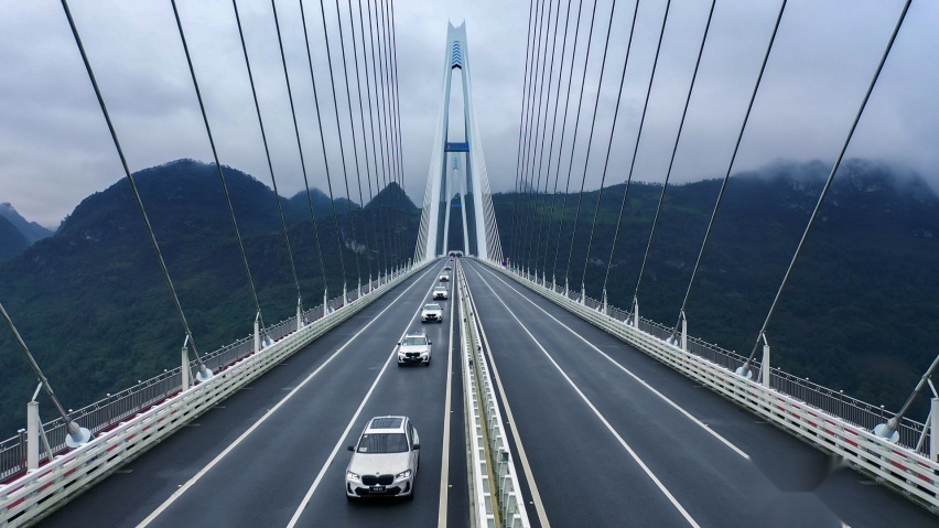 与新BMW iX3和新BMW X3同行，让“每一程都了不起”