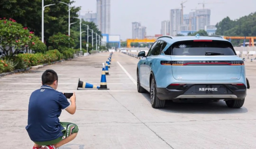 理想ONE最针锋相对的新车，配空气悬架和四缸增程器