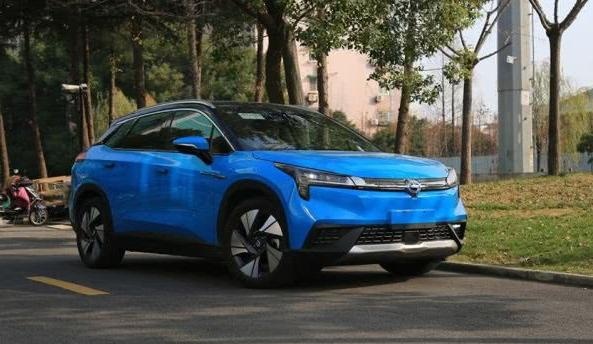 自动驾驶实车路试，对比发现，它比特斯拉Model 3更适合中国