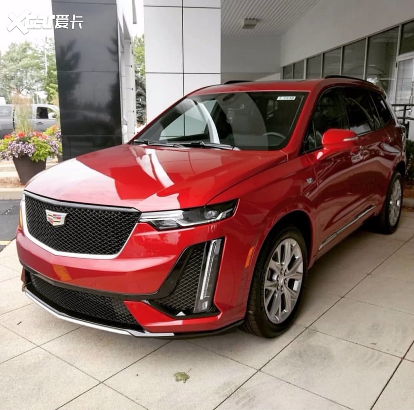 红色的风格全新凯迪拉克xt6海外实车到店