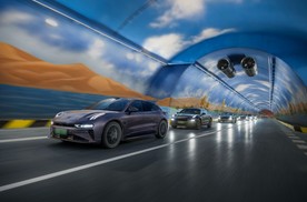 世界最长高速隧道正式通车，首支国产新能源车队20多分钟穿越天山