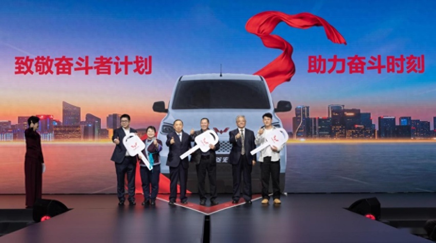 央视站台！五菱宏光加电推增程，首个商用车换电战略发布