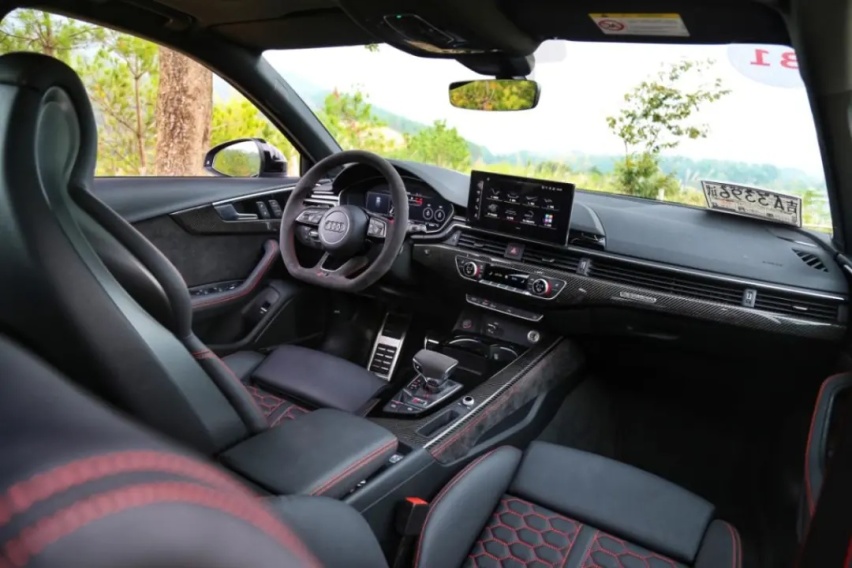 零百加速4.1秒，新奥迪RS4 Avant，年轻人最爱的旅行车！