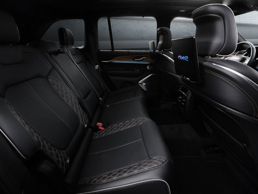 Jeep-Grand_Cherokee-2022-1024-54