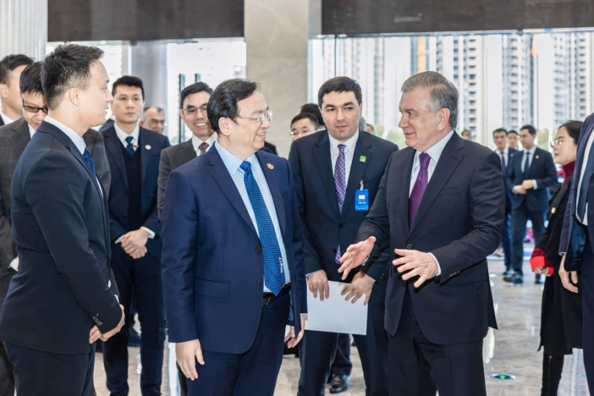 乌兹别克斯坦总统访问比亚迪 并出席比亚迪乌兹别克斯坦工厂投产仪式