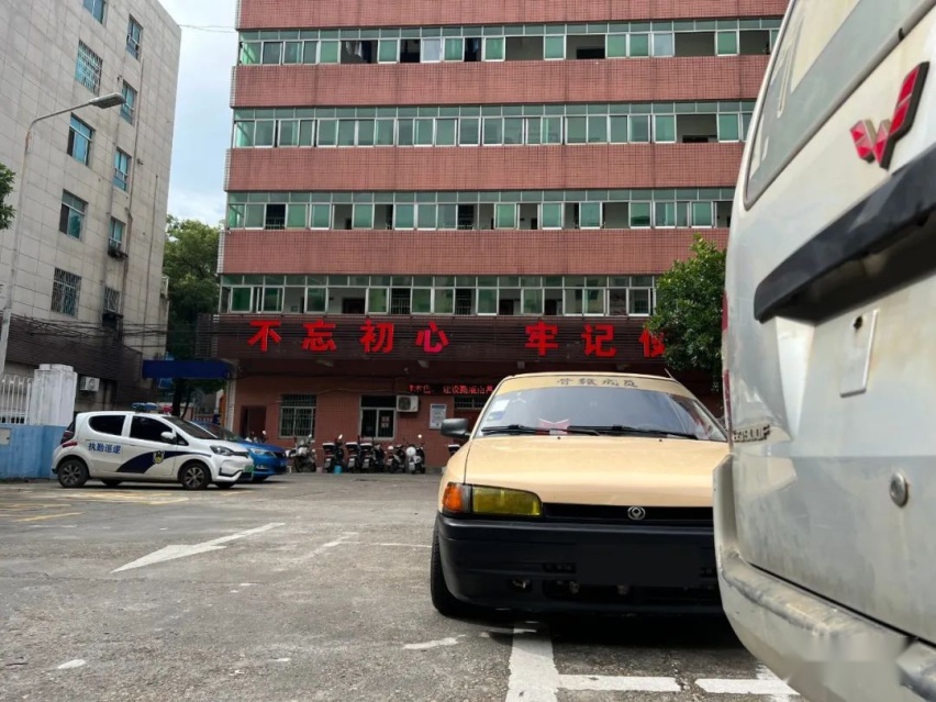 01年的马自达323也能玩得这么帅？改装+车身价只需两万多
