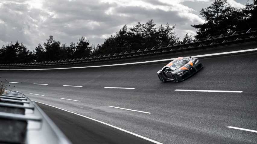 速度再被刷新，布加迪Chiron跑出490.48km/h极速