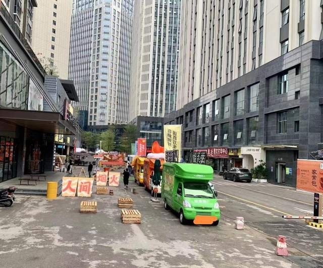 一座城市有两大网红，到底是种怎样的体验？