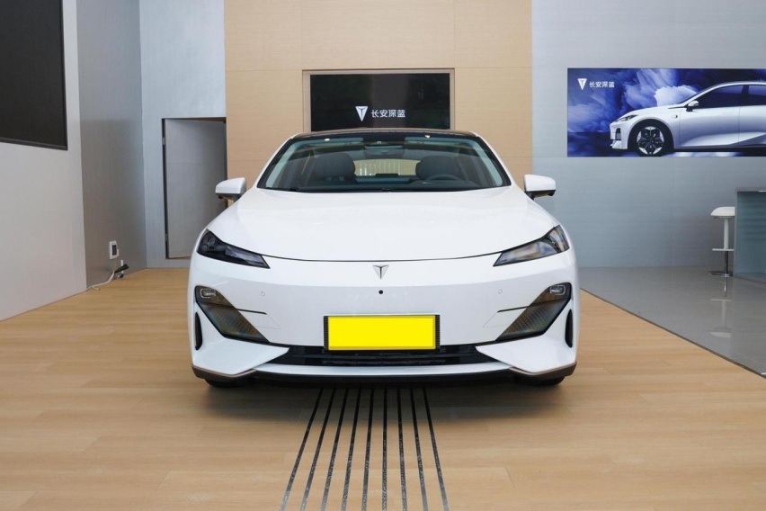 首款国产增程版轿车，上市即拿下万台订单，深蓝SL03剑指B级燃油车