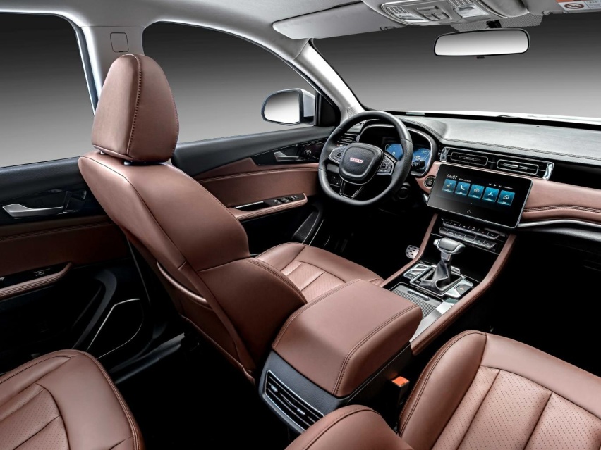 中国重汽U70 PRO：8.98万买7座中型SUV，轴距2米8