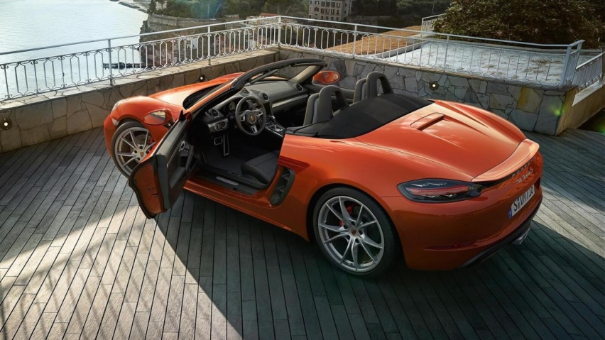 保时捷718 Boxster，为何成高性价比敞篷超跑？