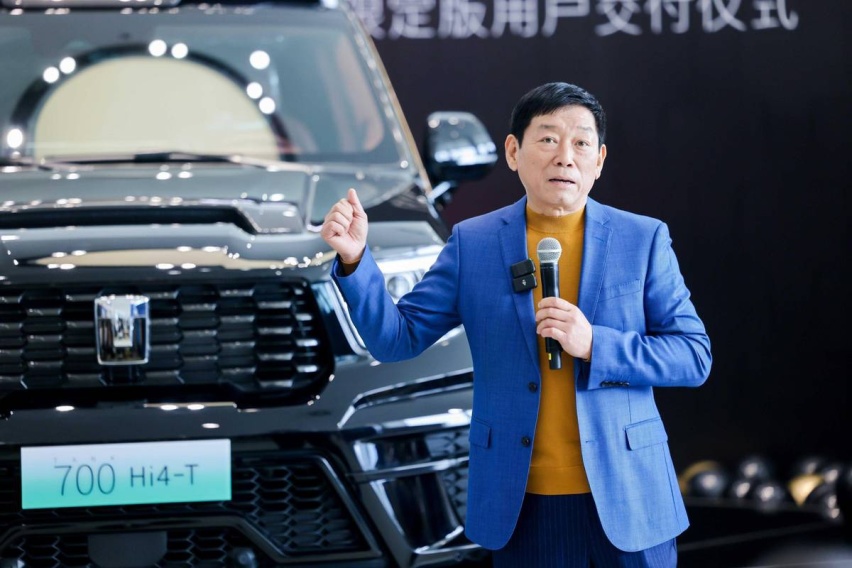 坦克700 Hi4-T限定版开启交付 长城汽车董事长魏建军亲自交车