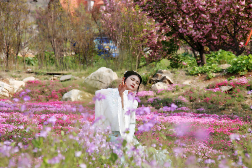 #踏青必备座驾#于汉服小妹自驾雪佛兰开拓者邂逅布拉格香草园