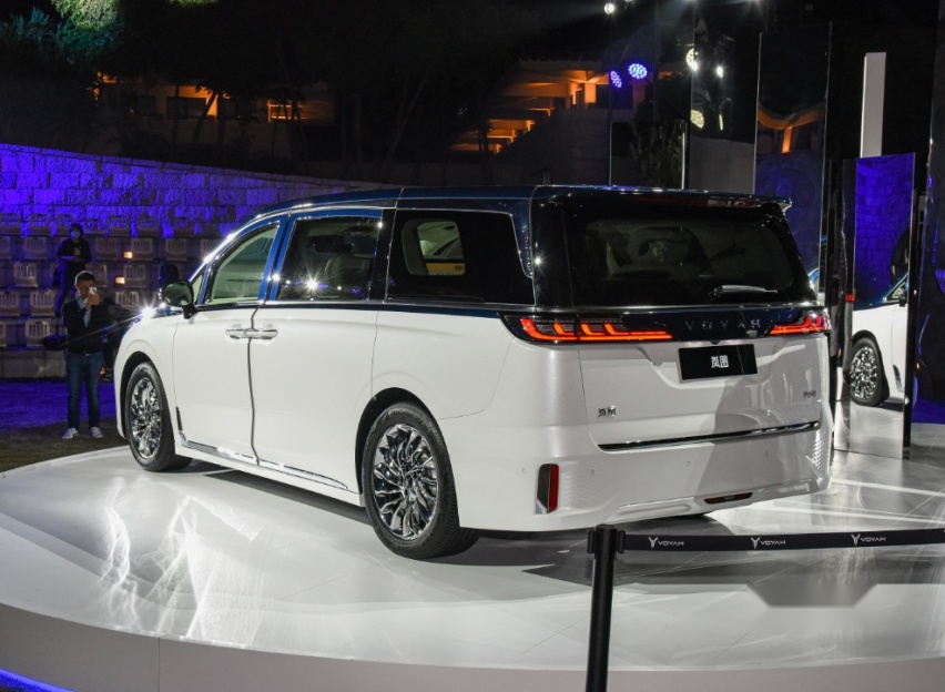 2022值得期待的MPV，岚图梦想家，双拼色车身+5.9s破百