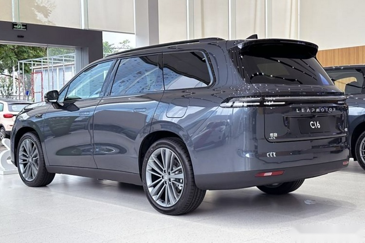 6座SUV“新选择”：零跑C16，产品均衡，售价厚道，入手要趁早？