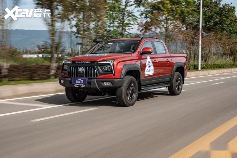 自我特色明显,试驾中国重汽皮卡越野型