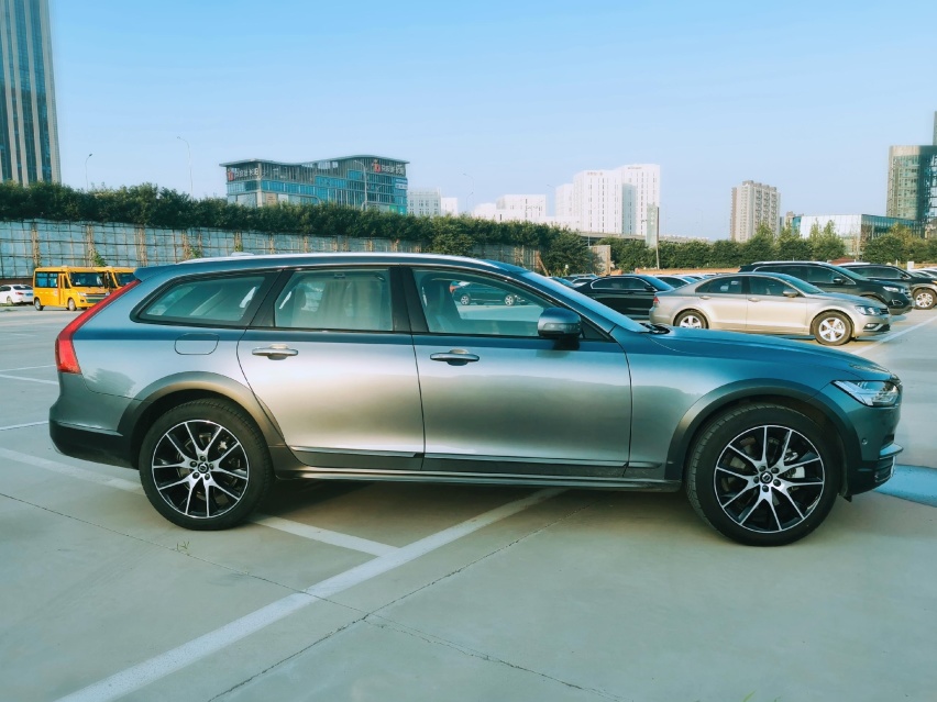 最美跨界旅行车，出去浪就选沃尔沃V90 CC