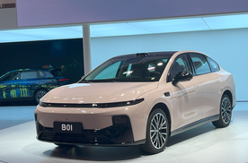 2025成都车展：零跑B10摩根粉亮相 零跑B01万台交付
