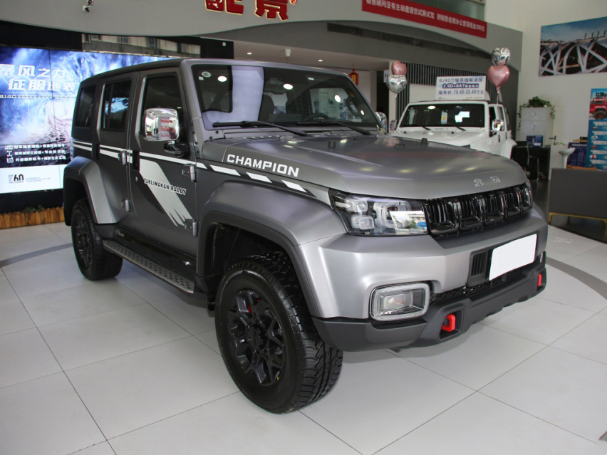 国产硬派SUV，北京BJ40实拍，2.0T+8AT，车顶可拆卸变敞篷车